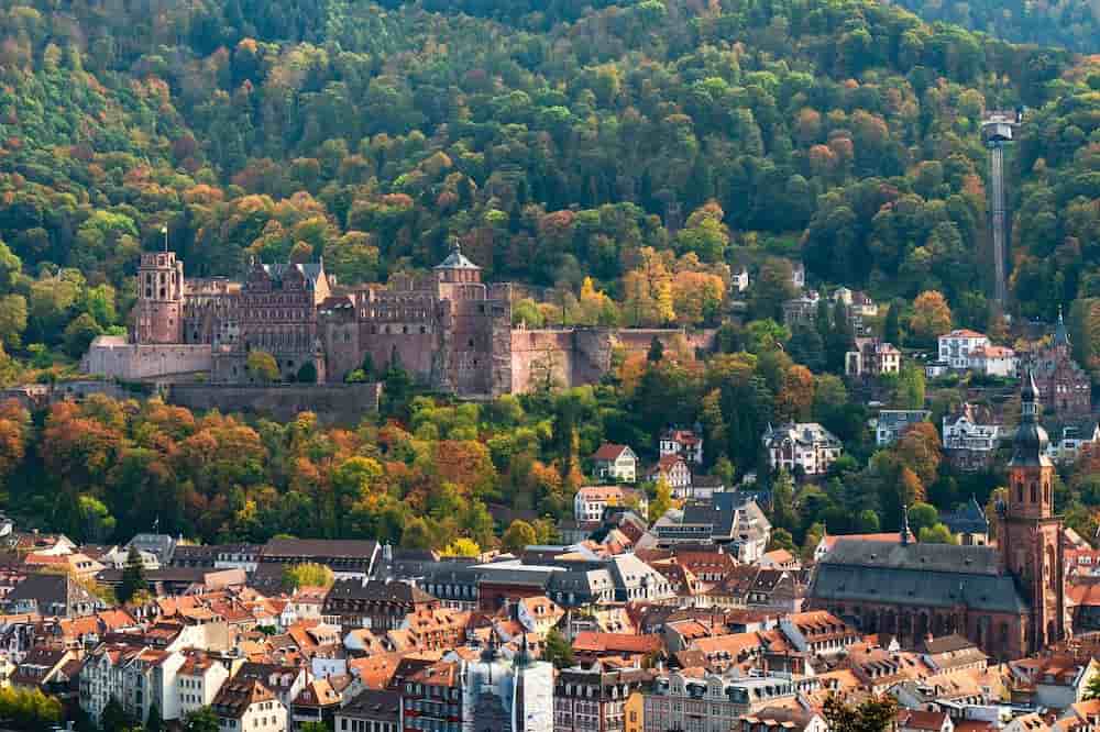 Blick auf die Altstadt und das Schloss in Heidelberg