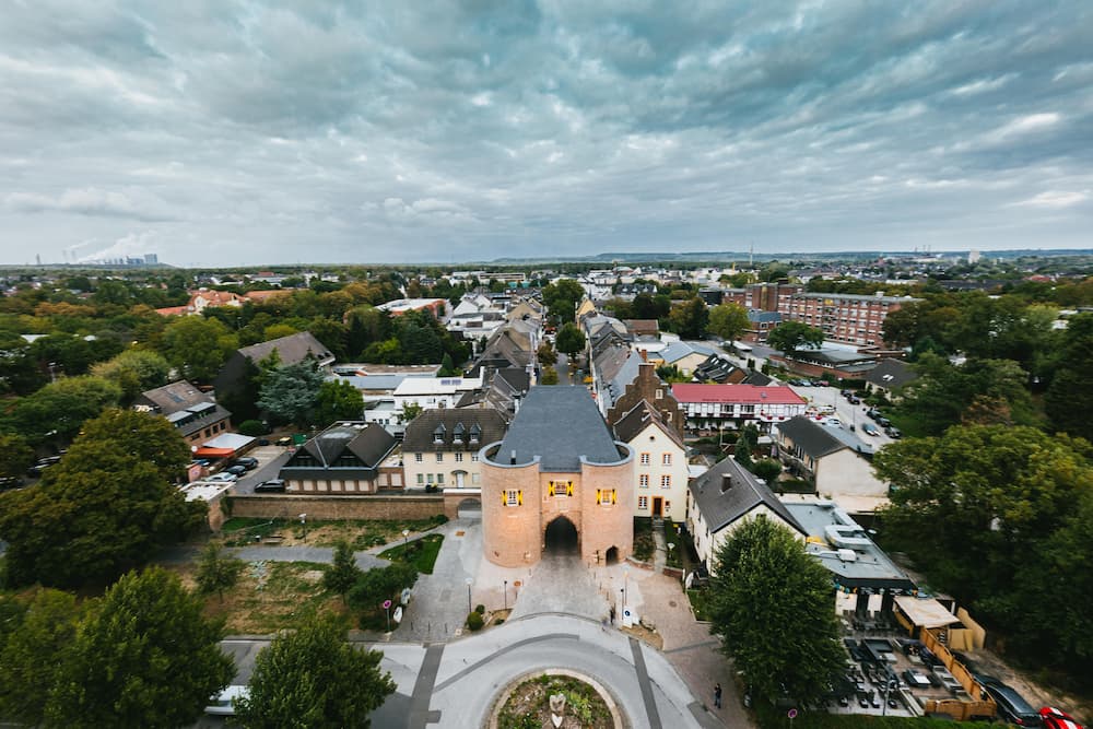 Vogelperspektive der Stadt Bergheim als Symbolbild für die Vielfältigkeit des ehrenamtlichen Angebots in der Stadt Bergheim